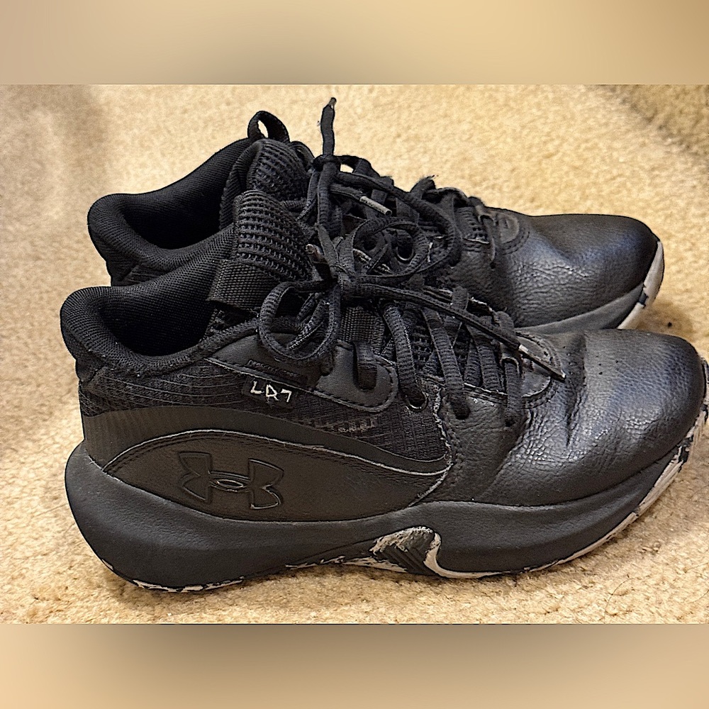 Under Armour Lockdown 7 Size 4 Shoes